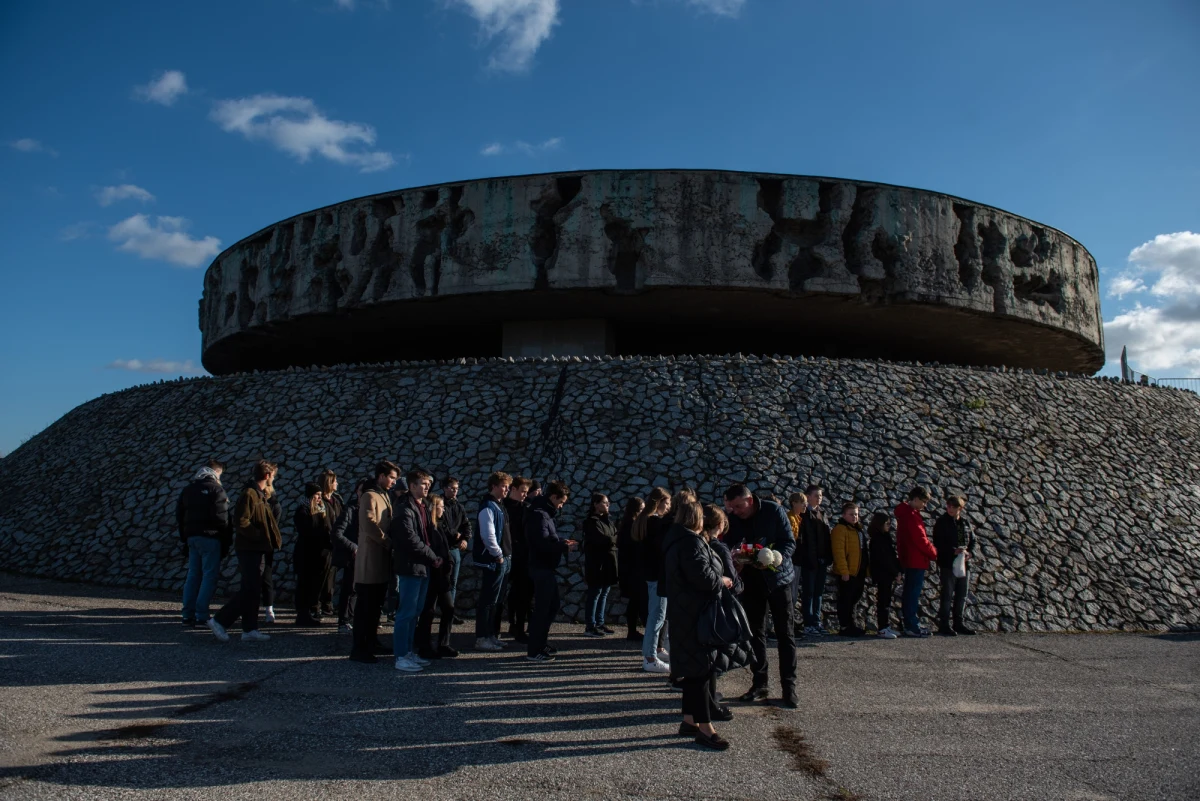 ​Państwowe Muzeum na Majdanku w Lublinie planuje rozbudowę Centrum Obsługi Zwiedzających. W nowej części znajdą się m.in. sale wystawiennicze, pracownie edukacyjne, biblioteka z mediateką. Na opracowanie koncepcji architektonicznej rozbudowy zostanie przeznaczone ponad 600 tys. zł.