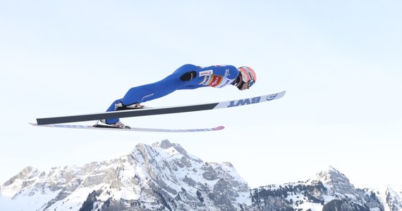 Dawid Kubacki wygrał konkurs Pucharu Świata w skokach narciarskich w szwajcarskim Engelbergu. Polak wyprzedził Austriaka Manuela Fettnera i Słoweńca Anze Laniska. W drugiej serii wystąpiło tylko dwóch Biało-Czerwonych.
