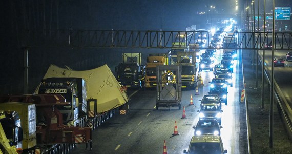 ​W nocy z niedzieli na poniedziałek kierowcy poruszający się na Podkarpaciu drogą ekspresową S19 i autostradą A4 muszą spodziewać się utrudnień w ruchu. Związane one będą z konwojem maszyny TBM, która w przyszłym roku rozpocznie drążenie tunelu na odcinku drogi ekspresowej S19 Rzeszów-Babica.