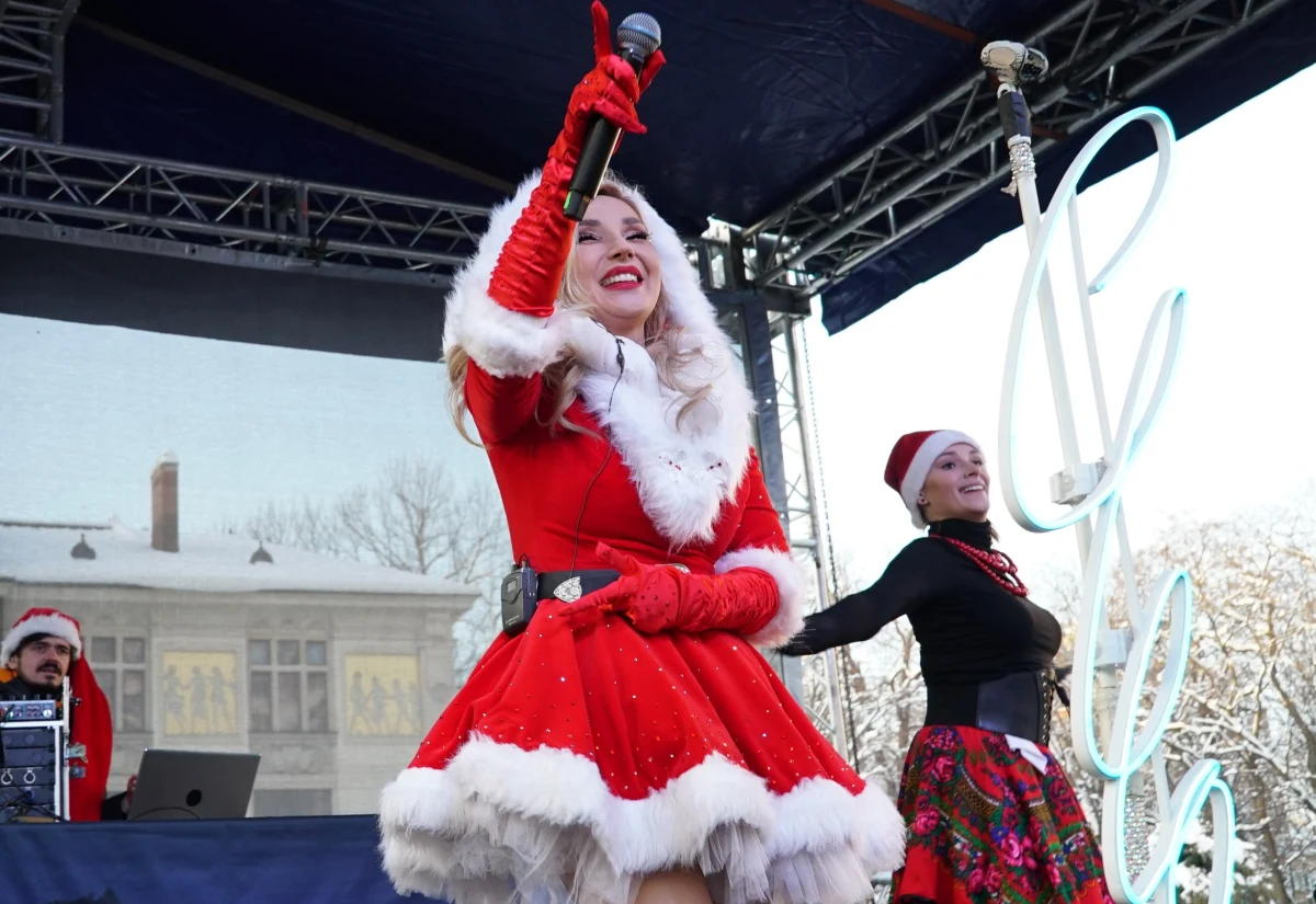 Piotr Kupicha uświetnił naszą akcję "Choinki pod choinkę od RMF FM" w Bytomiu, a Cleo i Viki Gabor w Krakowie. Nasz żółto-niebieski konwój zakończył przejazd przez 14 miast w południowej, centralnej i północnej Polsce.
