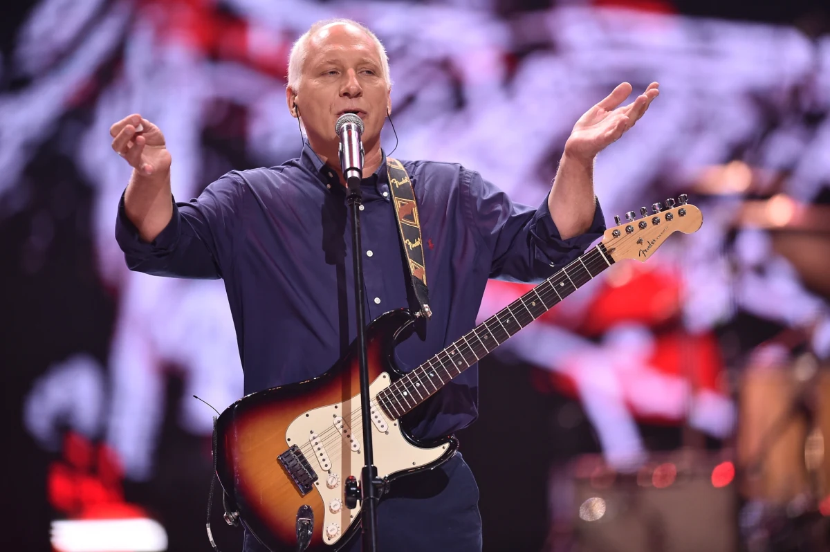 "Dostałem kartę mobilizacyjną. Biorą już rocznik 61. Cieszę się z tego" - napisał w mediach społecznościowych lider zespołu Elektryczne Gitary Kuba Sienkiewicz. Jak dodał, "damy radę", "jak w 1939".