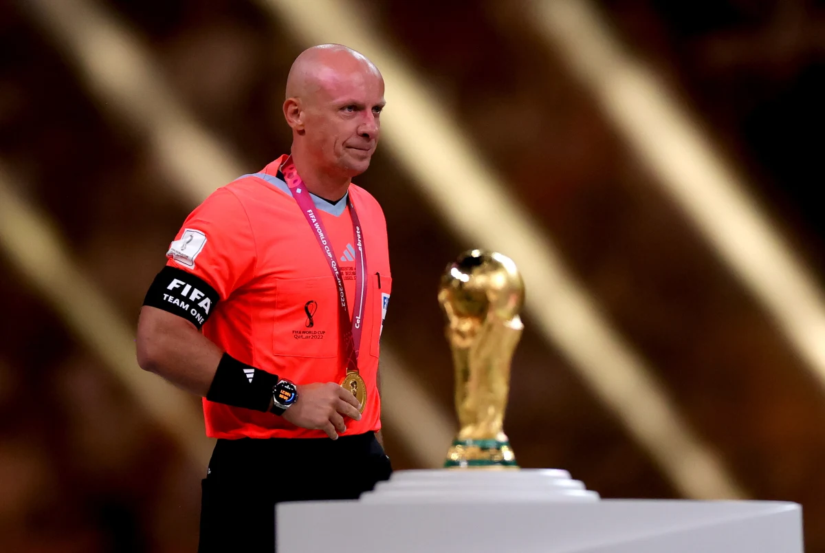 Znany były angielski sędzia Howard Webb ocenił pracę Szymona Marciniaka i całego zespołu sędziowskiego w finale mistrzostw świata. Treść SMS-a od Anglika opublikował dziennikarz Wirtualnej Polski Piotr Koźmiński.