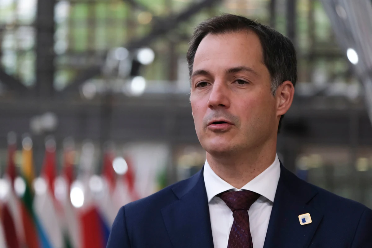 Wyższe podatki, praca przez co najmniej 30 lat i koniec emerytalnych przywilejów urzędniczych - to najnowsze propozycje premiera Aleksandra De Croo, które przedstawił członkom swojego gabinetu. Jak relacjonują media, współrządzący socjaliści nie zgadzają się na wdrożenie pomysłów premiera i mówią: to nigdy nie przejdzie.