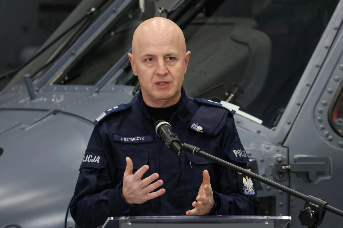 W naszej świadomości to nie było uzbrojenie, tylko zużyte, puste tuby po granatnikach - powiedział w wywiadzie dla "Rzeczpospolitej" komendant główny policji, generał inspektor Jarosław Szymczyk. Na zapleczu gabinetu szefa policji doszło do eksplozji, w wyniku której uszkodzone zostały pomieszczenia na trzech kondygnacjach. MSWiA przekazało, że wybuchł prezent, jaki generał Szymczyk otrzymał podczas ostatniej wizyty w Ukrainie.