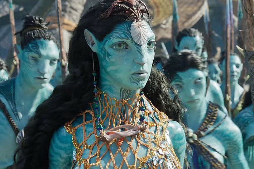 Nie sprawdziły się prognozy, które mówiły, że kontynuacja filmu "Avatar" w premierowy weekend zarobi w kinach na całym świecie aż pół miliarda dolarów. Zabrakło jednak niewiele. Na koncie najnowszego dzieła Jamesa Camerona znalazła się imponująca kwota - 435 milionów dolarów.