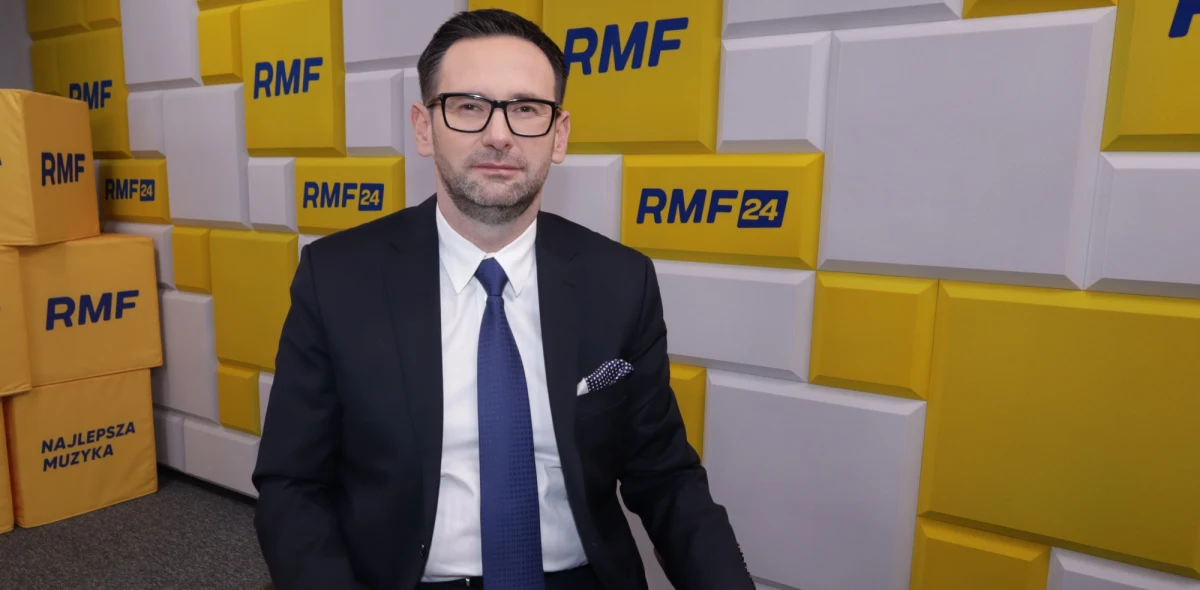 "Powrót VAT-u nie powinien mieć istotnego wpływu na cenę paliw na naszych stacjach. Zrobimy wszystko, żeby cena była stabilna" - mówił w Rozmowie w południe w RMF FM prezes PKN Orlen Daniel Obajtek. Jak zapewnił, Orlen zrobi wszystko, by po 1 stycznia 2023 r. ceny paliw utrzymały się na poziomie podobnym do obecnego. 