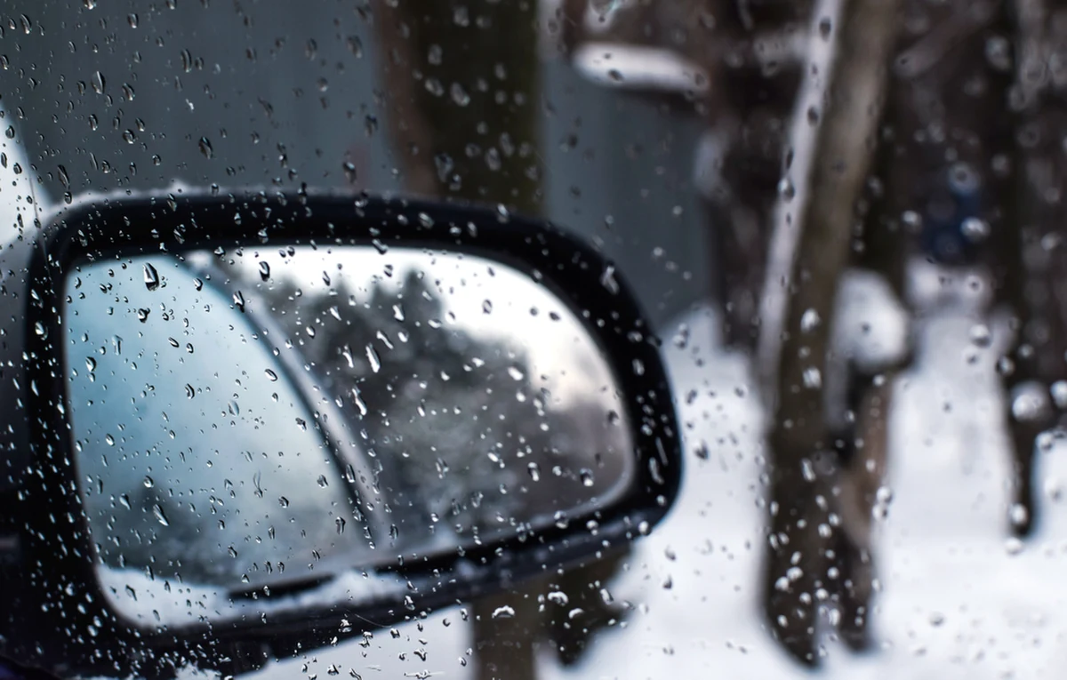 Instytut Meteorologii i Gospodarki Wodnej wydał ostrzeżenia pierwszego i drugiego stopnia przed marznącymi opadami. Obejmują one całą Polskę. 
