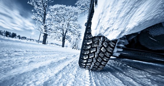 ​Są ostrzeżenia drugiego stopnia przed zamieciami śnieżnymi na południu Dolnego Śląska! Wydał je Instytut Meteorologii i Gospodarki Wodnej. Kierowcy powinni mieć się na baczności, bo nawierzchnie jezdni mogą miejscami zamienić się w ślizgawkę. 
