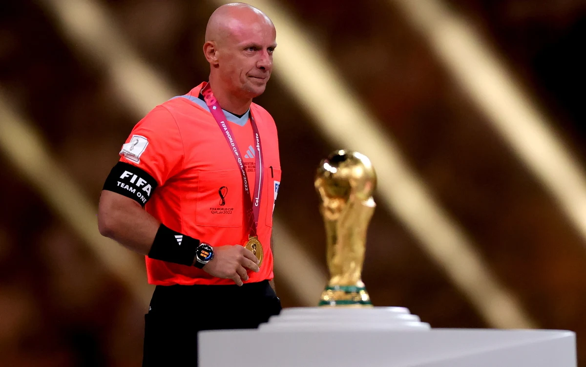 Zdaniem zdecydowanej większości obserwatorów, Szymon Marciniak spisał się rewelacyjnie podczas meczu finałowego mistrzostw świata w Katarze. Polski sędzia prowadził spotkanie pewnie, panował nad wydarzeniami boiskowymi. Innego zdania są jednak dziennikarze francuskiego "L’Équipe", którzy przyznali prawie 42-letniemu arbitrowi z Płocka absurdalnie niską notę.