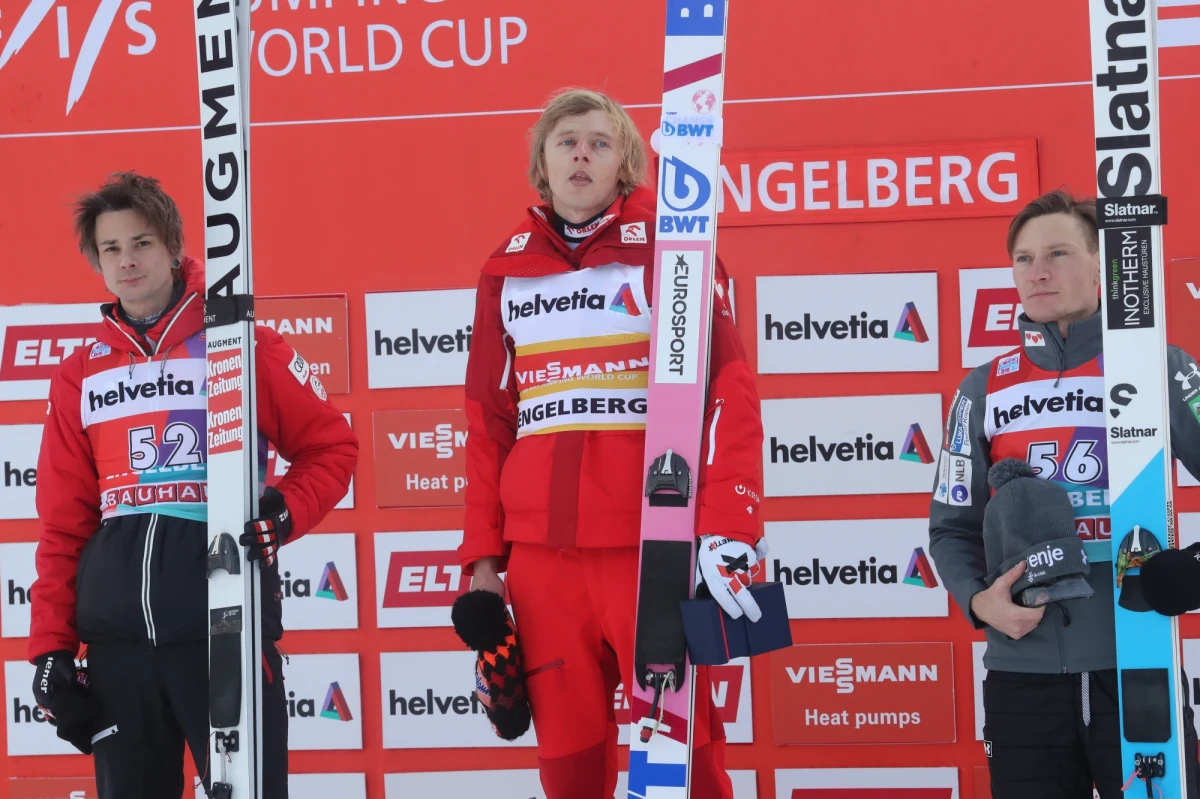 Dawid Kubacki wygrał niedzielne zawody Pucharu Świata w skokach narciarskich w szwajcarskim Engelbergu. Po konkursie, Polak wszedł na najwyższy stopień podium, a następnie odegrany został "Mazurek Dąbrowskiego" jednak w zwolnionym tempie. Dawid Kubacki nie krył irytacji.