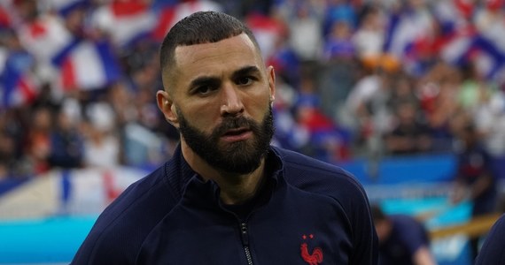 Karim Benzema ogłosił zakończenie reprezentacyjnej kariery. Francuski napastnik opublikował w mediach społecznościowych tajemniczy wpis, w którym poinformował, że "napisał swoją historię i ta nasza się kończy". Wpis okrasił swoim zdjęciem w trykocie francuskiej kadry.