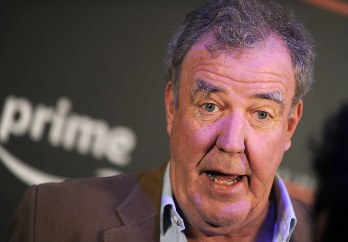 Słynny brytyjski dziennikarz Jeremy Clarkson przeprosił - choć niezbyt wprost - za "niezręczny", przyjęty z dużym oburzeniem, felieton na temat Meghan, amerykańskiej żony księcia Harry'ego. Słowa Clarksona potępiła nawet jego córka.