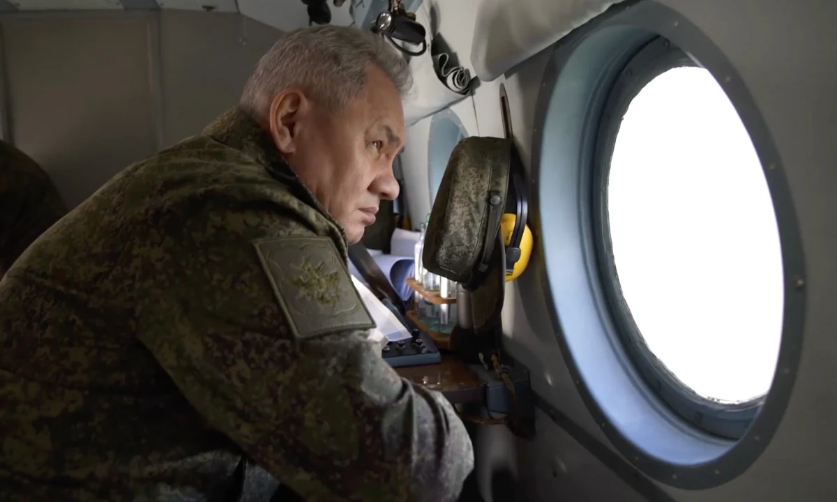 Minister obrony Rosji Siergiej Szojgu, który według resortu odwiedził "rejon prowadzenia specjalnej operacji wojskowej" był ponad 80 km od linii frontu, w rejonie Armiańska na północy Krymu - podało Radio Swoboda, powołując się na projekt GeoConfirmed.