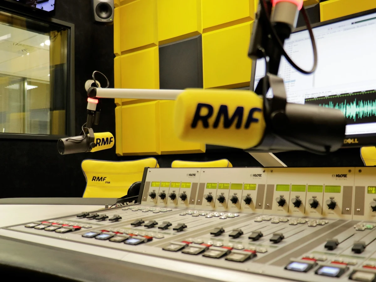 Radio RMF FM bezkonkurencyjne w rankingu najbardziej opiniotwórczych mediów w Polsce. W listopadzie dziennikarze cytowali nasze informacje prawie 2,4 tys. razy.
