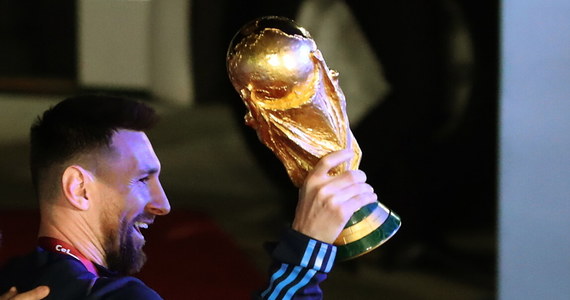 Lionel Messi ma w ostatnich dniach wiele powodów do radości. Legendarny zawodnik poprowadził reprezentację Argentyny do pierwszego od 36 lat mistrzostwa świata, sam w finale trzy razy trafiał do siatki rywali (w tym raz w rzutach karnych), a po meczu został wybrany najlepszym piłkarzem turnieju.