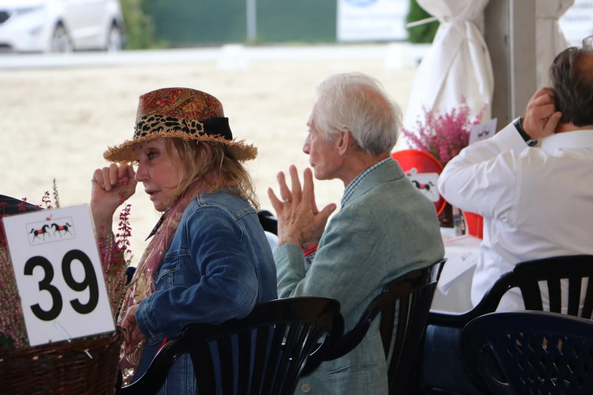 W wieku 82 lat zmarła Shirley Watts, wielbicielka koni i żona perkusisty The Rolling Stones Charliego Wattsa. O śmierci kobiety poinformowała jej rodzina – podaje agencja PA.