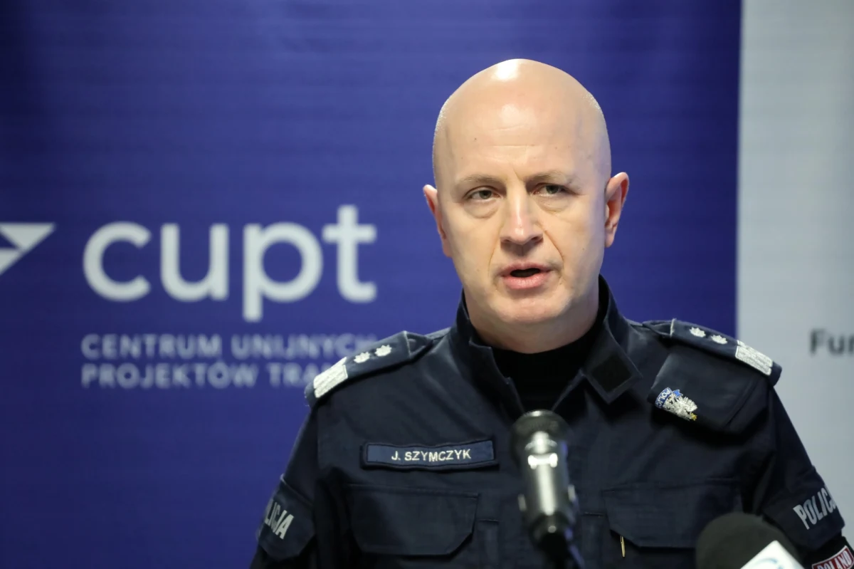 ​Zrobimy wszystko co możliwe, by wyjaśnić ten tragiczny incydent z komendantem Jarosławem Szymczykiem - mówi RMF FM szef ukraińskiej policji. Ihor Kłymenko opowiedział naszym reporterom o spotkaniu z generałem i prezencie, który mu wręczył. Krzysztof Zasada i Mateusz Chłystun rozmawiali z szefem ukraińskich policjantów. 