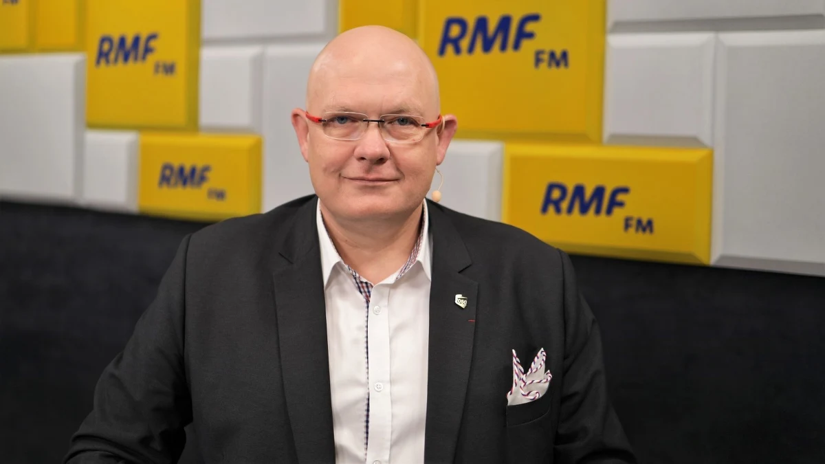 "PiS zrobił wszystko, żeby te środki do Polski nie trafiły. Jeśli PiS nie może, to jest naprawdę nasza wspólna odpowiedzialność, żeby te środki do Polski trafiły" - powiedział o pieniądzach z Krajowego Planu Odbudowy poseł Polski 2050 Michał Gramatyka, który był gościem Pawła Balinowskiego w Popołudniowej rozmowie w RMF FM. Jak zaznaczył, jego koło parlamentarne chciało w minionym tygodniu poprzeć ustawę sądową. "Byliśmy do tej pomocy gotowi już w czwartek, potem w piątek, ale niestety - jak to w PiS-ie - ustawa spadła i nie wiadomo, kiedy wróci" - dodał.