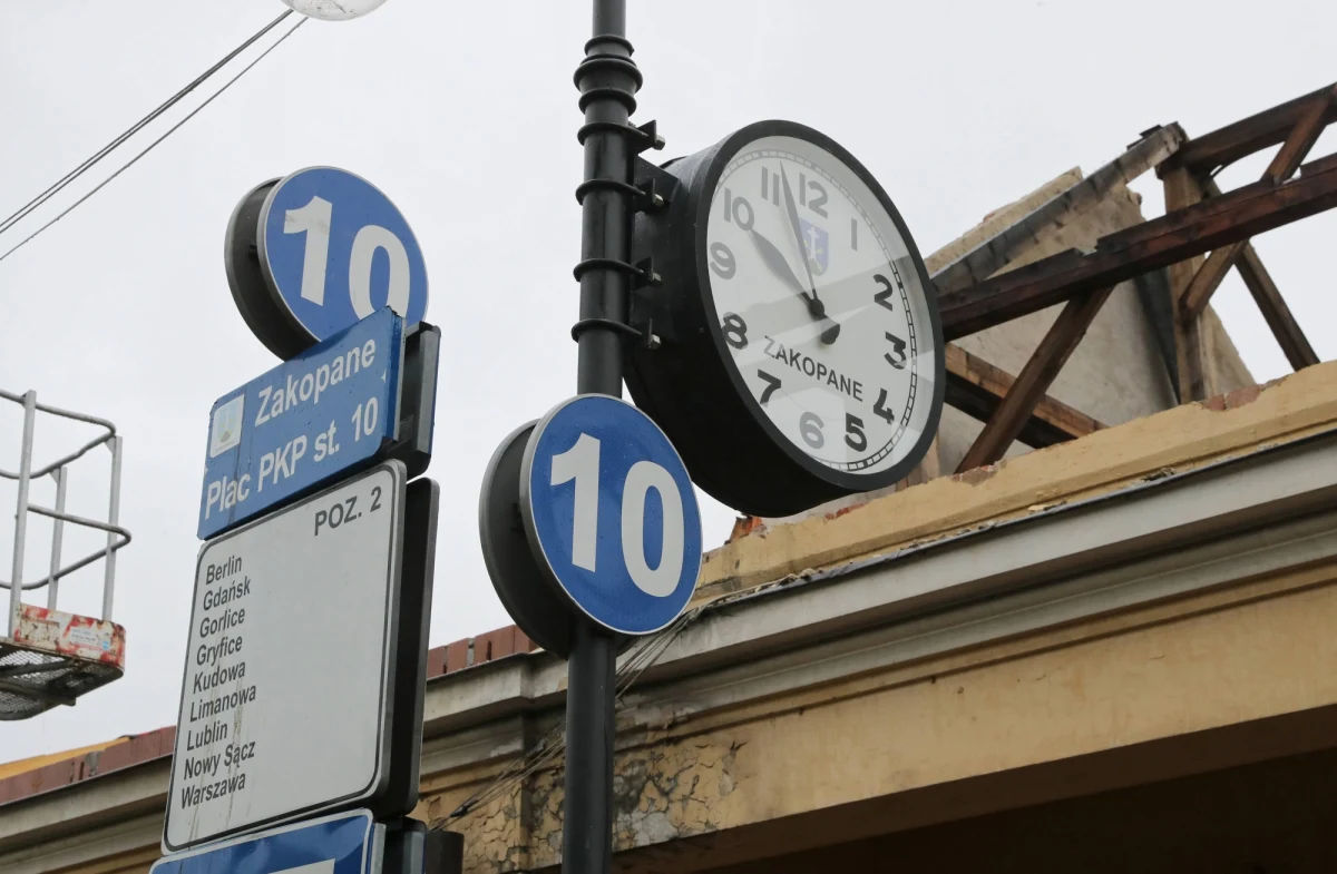 Od 22 grudnia będą zapewnione bezpośrednie połączenia kolejowe do Zakopanego, m.in. z Trójmiasta, Warszawy i Krakowa. Modernizacja kolejowej zakopianki uwzględnia bezpośrednie zimowe i letnie połączenia pociągiem pod Tatry. Pasażerowie korzystają z coraz większej liczby dostępnych stacji i przystanków na trasie Kraków – Zakopane.