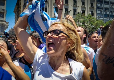 Szaleństwo nawiedziło Buenos Aires. Piłkarze musieli przesiąść się do helikopterów