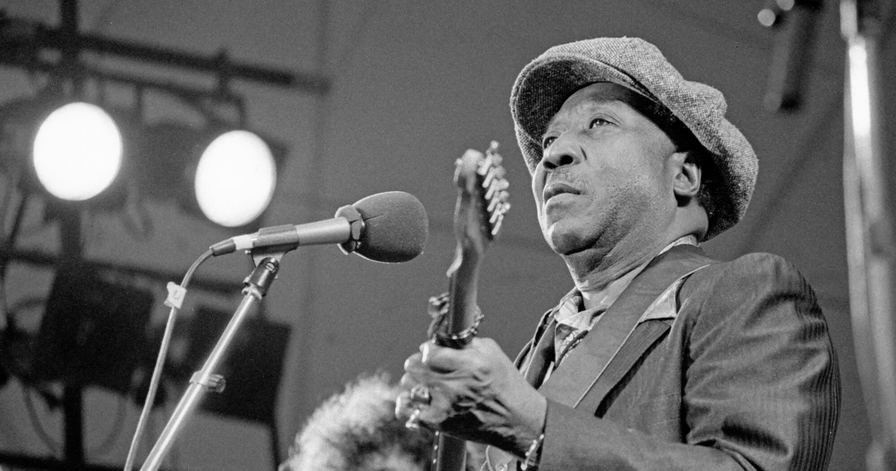 Muddy Waters, Willie Dixon, Howlin' Wolf, Junior Wells czy Buddy Guy - to właśnie oni ukształtowali oblicze chicagowskiego bluesa. Prosto ze stolicy tego gatunku przyglądamy się klasykom coverowanym przez pokolenia. W #130 Pełni Bluesa nie zabraknie też muzyki świątecznej.