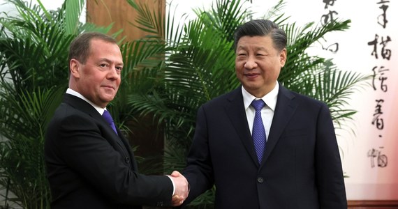 Dmitrij Miedwiediew, były prezydent Rosji, a obecnie wiceprzewodniczący Rady Bezpieczeństwa Federacji Rosyjskiej z wizytą w Chinach. Jak poinformował, spotkał się w Pekinie z przywódcą Chin Xi Jingpingiem.