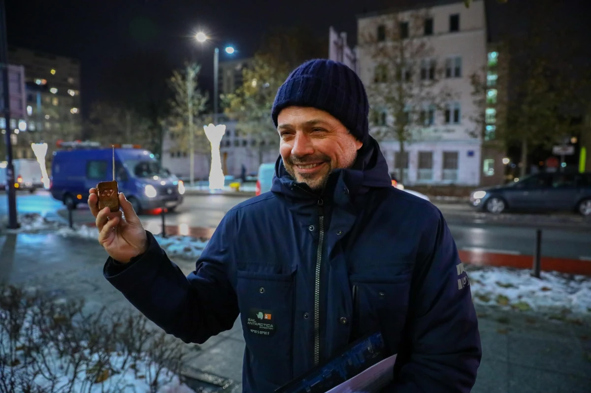 Prezydent Warszawy Rafał Trzaskowski został liderem rankingu zaufania do polityków (39,8 proc. zaufania). Na kolejnych miejscach znaleźli się prezydent Andrzej Duda (37,1 proc. zaufania) i premier Mateusz Morawiecki (36,1 proc. zaufania) - wynika z sondażu IBRiS dla portalu Onet.pl.
