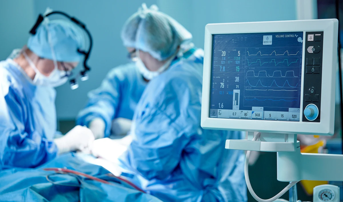 Jak poinformowała rzecznik prasowy szpitala w Zielonej Górze Sylwia Malcher-Nowak, 31-letnia kobieta, która została ciężko ranna w wyniku poniedziałkowej eksplozji przesyłki w Siecieborzycach, przeszła w środę operację oczu. Wyciągnięto z nich sporo odłamków. To jednak nie koniec zabiegów mających uratować jej wzrok. Ogólnie rzecz biorąc, stan zdrowia poszkodowanych jest stabilny.