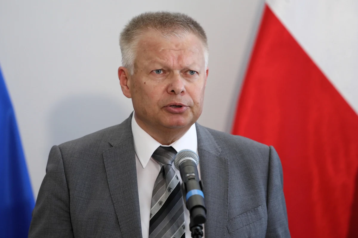 "Powątpiewam w to, co się tam wydarzyło, bo słuchając specjalistów od broni, dochodzę do wniosku, że takie przypadkowe spowodowanie wybuchu jest raczej niemożliwe" - mówił w internetowym radiu RMF24 o wybuchu granatnika w biurze Komendanta Głównego Policji były szef MSWiA Janusz Kaczmarek. 