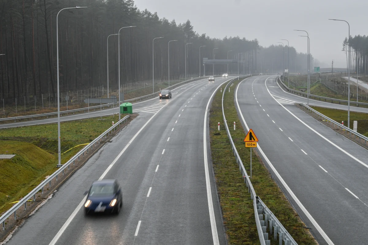 W pobliżu węzła Strzebielino oficjalnie otwarto Trasę Kaszubską, czyli odcinek drogi ekspresowej S6 między Bożympolem Wielkim a Gdynią. Warta ponad 2 mld zł inwestycja znacznie skróci podróż z Trójmiasta w kierunku Słupska.