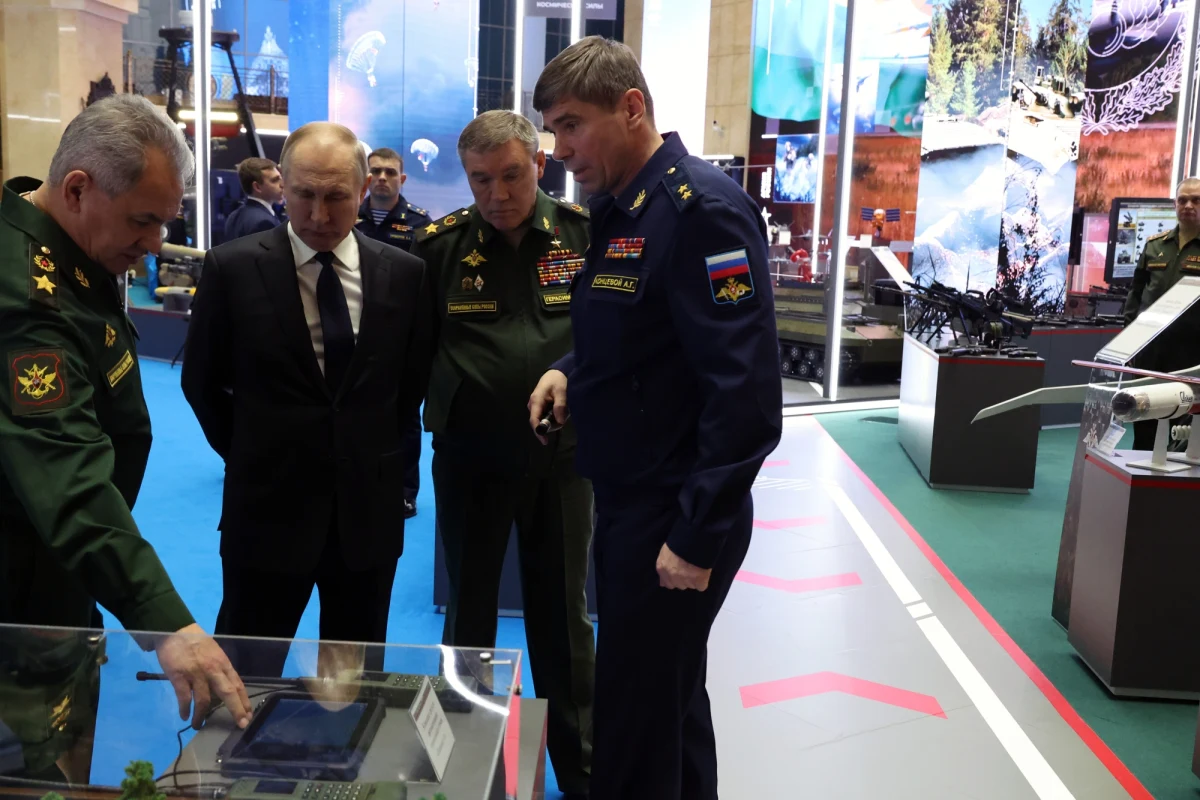 Rosyjski minister obrony Siergiej Szojgu w odpowiedzi na deklarację o wstąpieniu Szwecji i Finlandii do NATO zapowiedział powiększenie armii do 1,5 mln żołnierzy; nie wydaje się to jednak możliwe w bliskiej perspektywie - ocenia w najnowszej analizie amerykański Instytut Studiów nad Wojną (ISW).