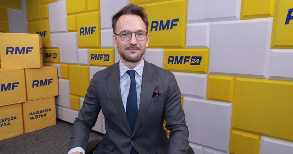 "Nie sądzę, że przed świętami będziemy mieć porozumienie w sprawie Krajowego Planu Odbudowy" - mówi w Rozmowie w południe w RMF FM Waldemar Buda, minister rozwoju i technologii. "Jeżeli mówimy o porozumieniu z Komisją Europejską - to jest to perspektywa lekko dłuższa. (...) Zakładam, że to styczeń będzie rozstrzygający. Ale czy to będzie finalizacja czy zaawansowany poziom - to tutaj bym tego nie rozstrzygał" - dodaje. 