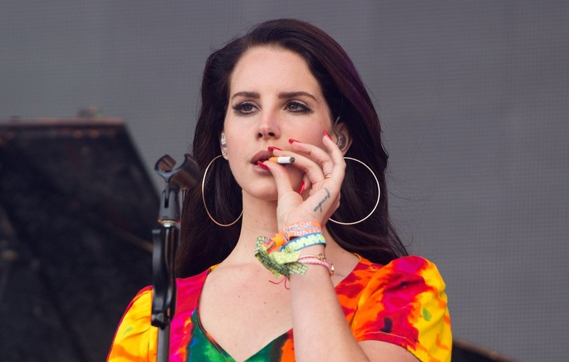 Lana Del Rey zapowiedziała wydanie nowej płyty pt. "Did You Know That There's A Tunnel Under Ocean Blvd". Album ukaże się w marcu, ale już teraz artystka ruszyła z promocją krążka. I zrobiła to w taki sposób, aby odegrać się na swoim byłym partnerze. 