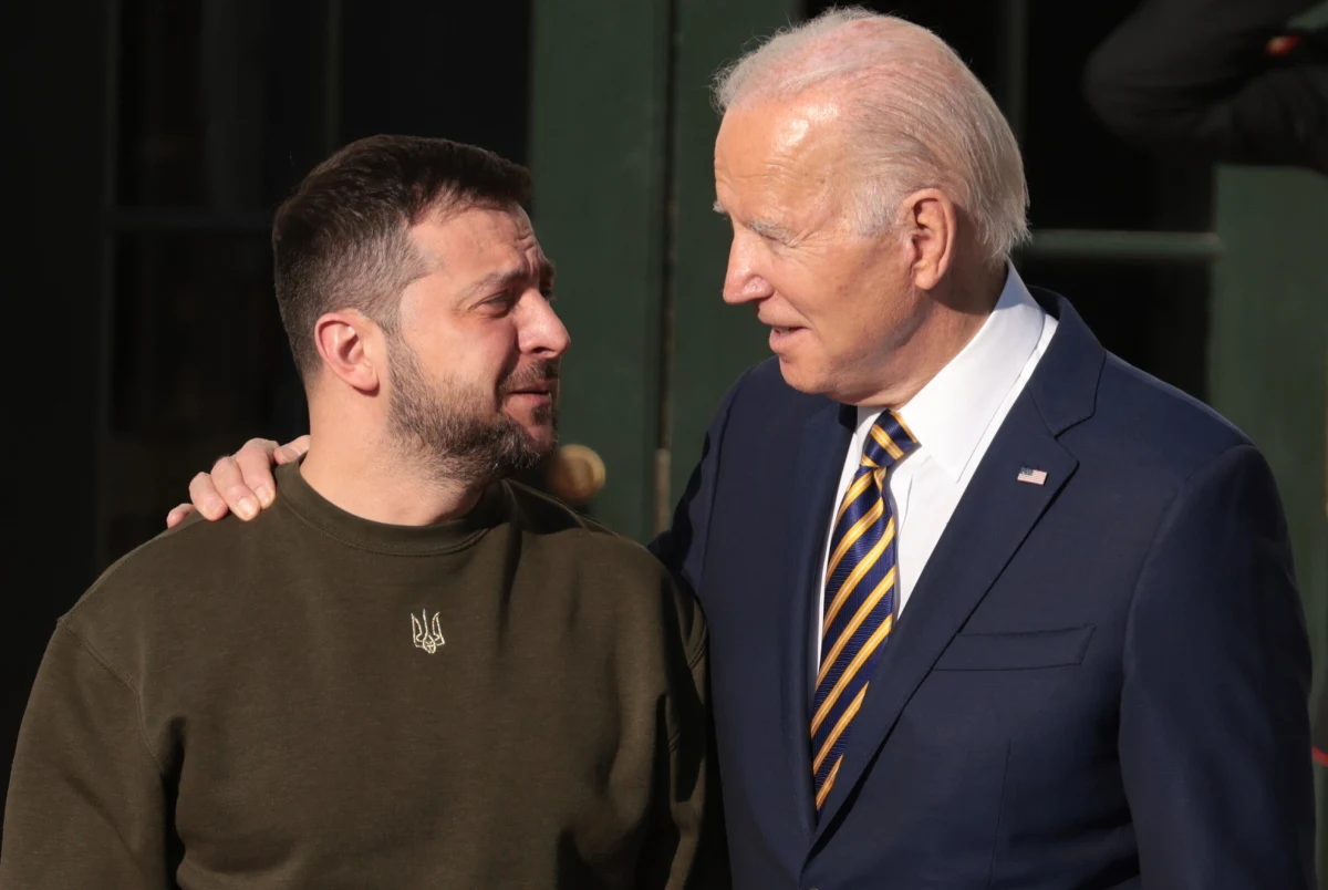 ​"Stany Zjednoczone ostatecznie zdecydowały, że Rosja musi przegrać wojnę z Ukrainą i nie będzie żadnych kompromisów w stylu: wymiana terytoriów w zamian za fałszywy pokój" - napisał na Twitterze doradca prezydenta Ukrainy Mychajło Podolak, komentując wizytę ukraińskiego prezydenta Wołodymyra Zaleskiego w Stanach Zjednoczonych. Jak mówił w Radiu RMF24 Michał Potocki, reporter, autor książek o Ukrainie i dziennikarz "Dziennika Gazety Prawnej", Podolak, jak każdy polityk, nadinterpretował niektóre fakty, żeby przekaz był "hurraoptymistyczny".