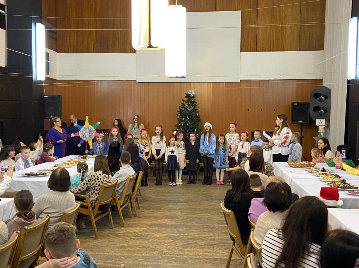 Ponad 300 matek i dzieci, które przyjechały do Lublina z ogarniętej wojną Ukrainy, korzysta z pomocy pracowników i studentów Instytutu Psychologii KUL w formie kursów języka polskiego, zawodowych i zajęć w świetlicy – poinformowała zastępca rzecznika KUL Monika Stojowska.