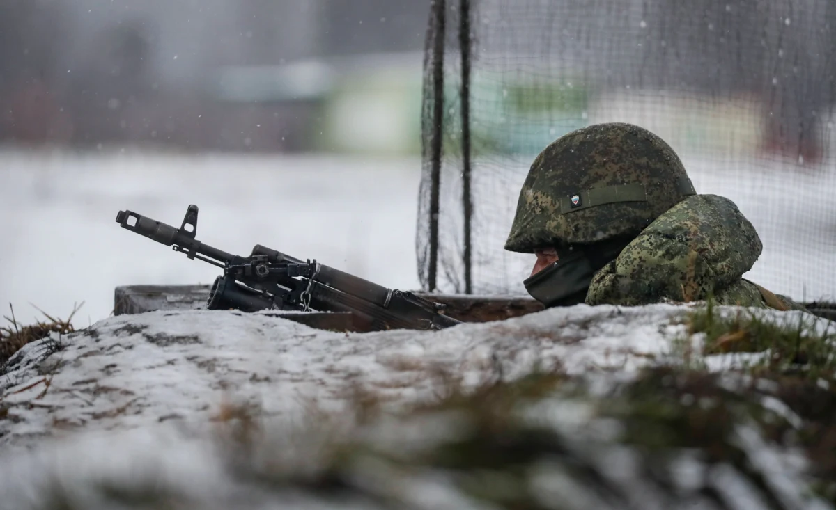 ​Rzecznik amerykańskiej Rady Bezpieczeństwa Narodowego John Kirby powiedział podczas czwartkowej wirtualnej konferencji prasowej, że Korea Północna sfinalizowała pierwsze dostawy broni dla rosyjskiej prywatnej firmy wojskowej, znanej jako Grupa Wagnera. W skład dostaw weszły m.in. rakiety.