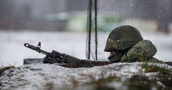 ​Rzecznik amerykańskiej Rady Bezpieczeństwa Narodowego John Kirby powiedział podczas czwartkowej wirtualnej konferencji prasowej, że Korea Północna sfinalizowała pierwsze dostawy broni dla rosyjskiej prywatnej firmy wojskowej, znanej jako Grupa Wagnera. W skład dostaw weszły m.in. rakiety.