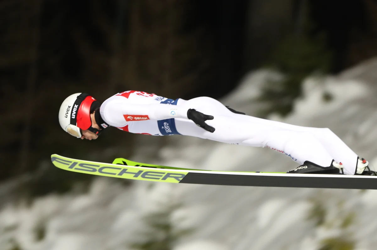 Kamil Stoch (KS Eve-nement Zakopane) zdobył w Wiśle tytuł mistrza Polski w skokach narciarskich. Drugie miejsce zajął Piotr Żyła, a na najniższym stopniu podium stanął Paweł Wąsek (obaj reprezentują Wiślańskie Stowarzyszenie Sportowe). Z powodu problemów zdrowotnych w zawodach nie wystartował lider Pucharu Świata Dawid Kubacki.
