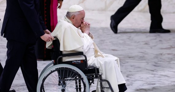 Po raz dziesiąty papież Franciszek będzie przewodniczyć uroczystościom Bożego Narodzenia w Watykanie. Jak podkreślił, to będą smutne święta, bo w cieniu wojny na Ukrainie. Zaapelował o to, by ograniczyć wydatki na prezenty, a zaoszczędzone pieniądze przekazać na rzecz cierpiących Ukraińców.