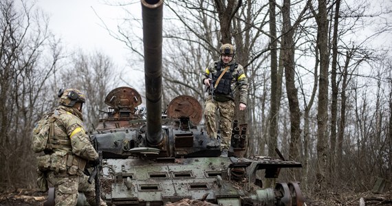 Pod koniec lutego, w rocznicę rosyjskiej inwazji na Ukrainę, władze w Kijowie zamierzają przedstawić swoją propozycję pokojową; będzie to rozwinięcie wcześniejszej 10-punktowej "formuły pokoju", nakreślonej w listopadzie przez prezydenta Wołodymyra Zełenskiego - poinformował dziennik "Wall Street Journal".