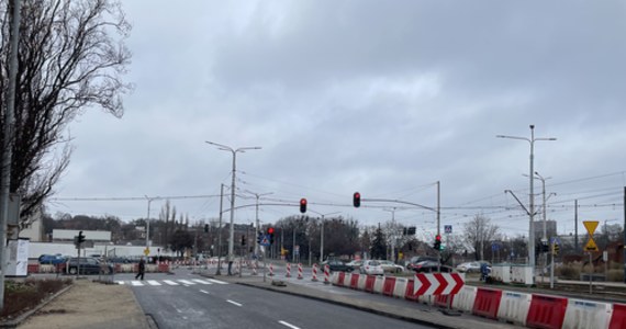 Wbrew zapowiedziom miasta nie zostało dziś otwarte skrzyżowanie ul. 3 Maja i Nowe Ogrody. Tworzą się duże korki w tej części miasta. 