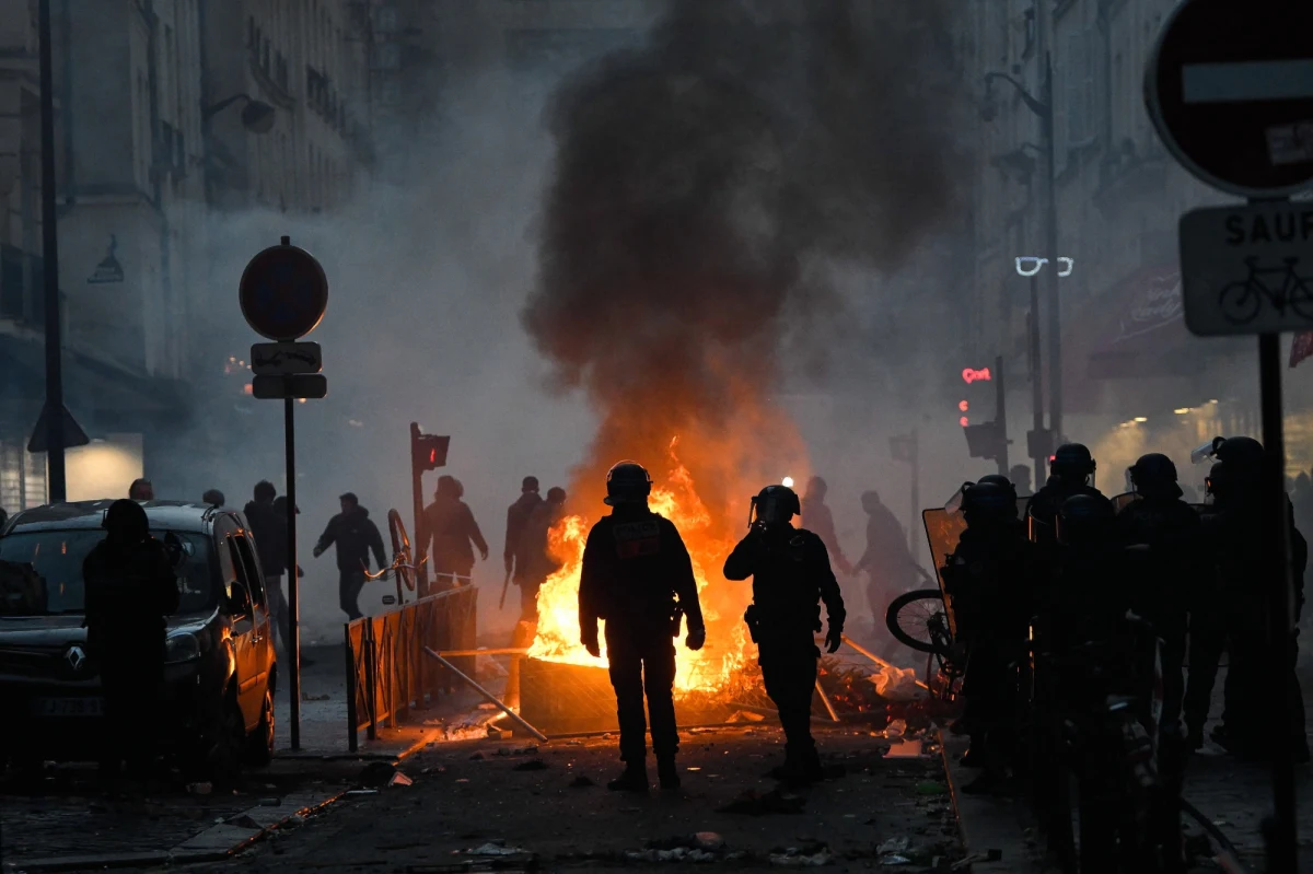 Gwałtowne starcia kurdyjskich kilkuset imigrantów z policją wybuchły w centrum Paryża. Powodem zamieszek jest zastrzelenie kilka godzin wcześniej przez 69-letniego mężczyznę trzech osób.