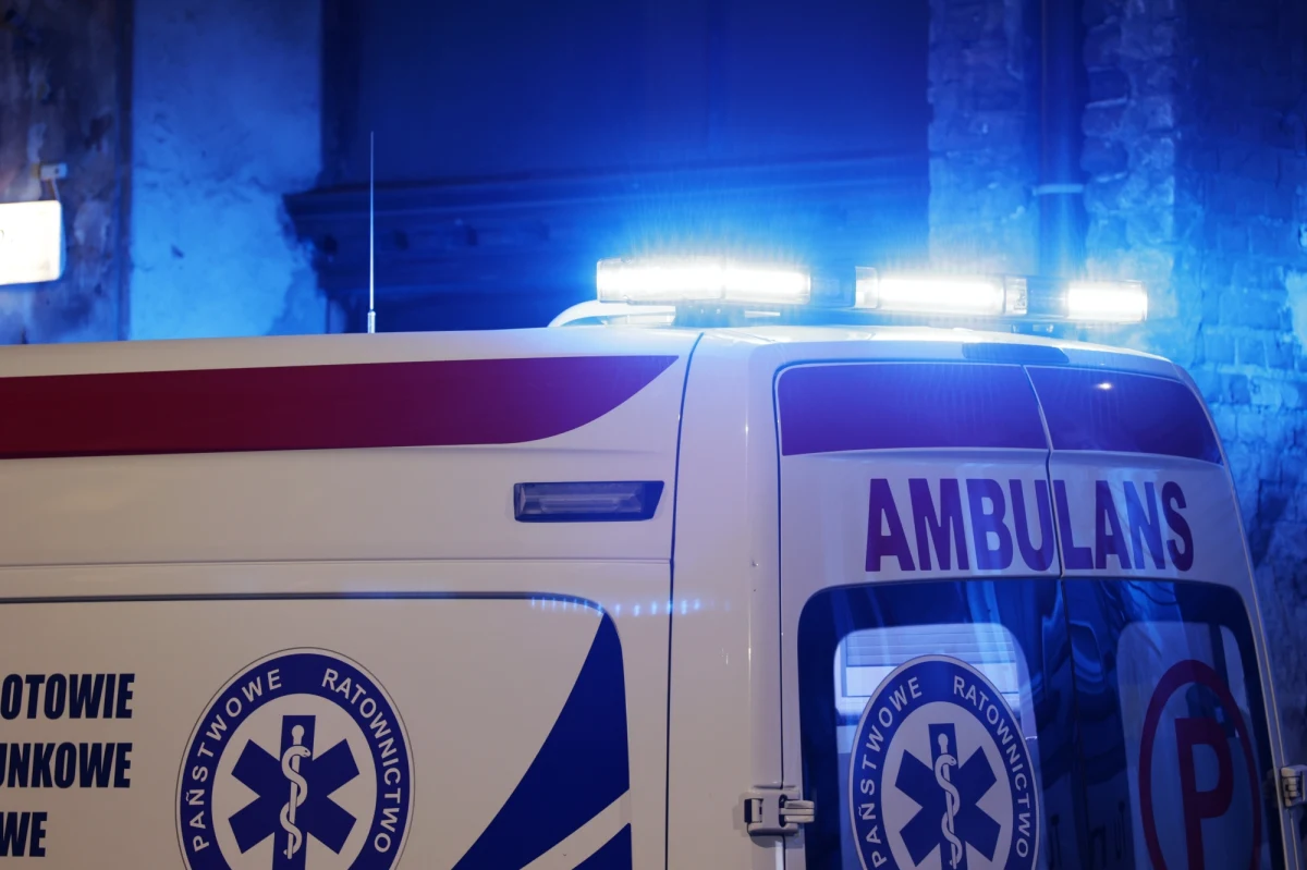 Policjanci z Kartuz poinformowali o śmierci 66-letniego mężczyzny, którego nieprzytomnego wyciągnięto z płonącego mieszkania w Kamienicy Królewskiej w pow. kartuskim na Pomorzu. Do zdarzenia doszło w środę.