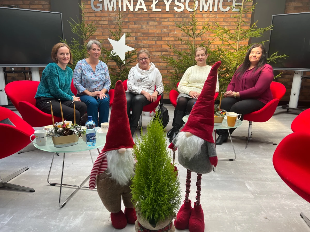 Drożdżowe piecuchy z grzybami, zupa śledziowa na zimno czy gołąbki zawijane w liście kiszonej kapusty – to typowe potrawy wigilijne i świąteczne w Kujawsko-Pomorskiem. Przepisy na te specjały są przekazywane z pokolenia na pokolenie. Gospodynie z tego regionu zebrały swoje przepisy w e-booku.