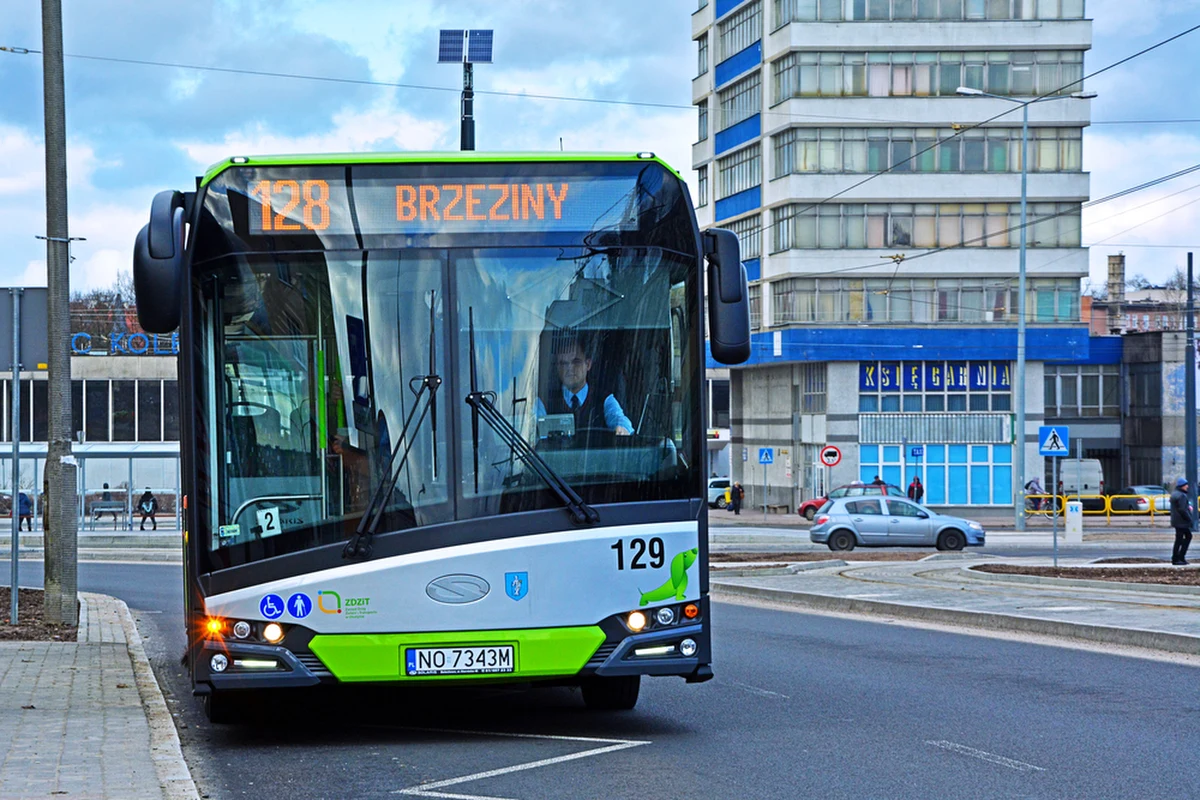 Od 1 stycznia wejdą w życie korekty na czterech liniach olsztyńskiej komunikacji miejskiej. W pierwszych tygodniach stycznia zawieszone zostaną kursy niektórych autobusów. Ma to związek ze zdalnym trybem zajęć w Uniwersytecie Warmińsko-Mazurskim - podał olsztyński magistrat.