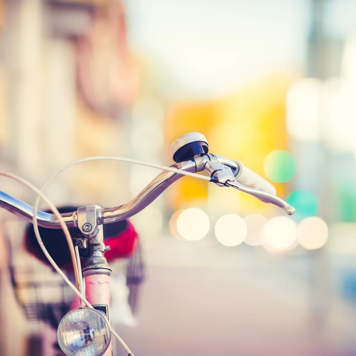 „Masa Mikołajów – rowery pełne światła” to hasło ostatniego w tym roku przejazdu Warszawskiej Masy Krytycznej. Trzynastokilometrowa przejażdżka odbędzie się w poniedziałek, 26 grudnia. 