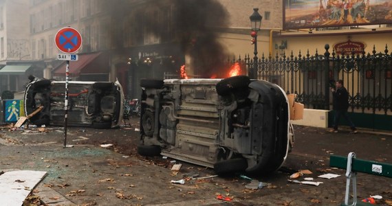 W sobotę po pokojowej demonstracji Kurdów w Paryżu, oddających hołd trzem ofiarom piątkowej strzelaniny w 10. dzielnicy Paryża, doszło do zamieszek i starć z policją, która użyła gazu łzawiącego.