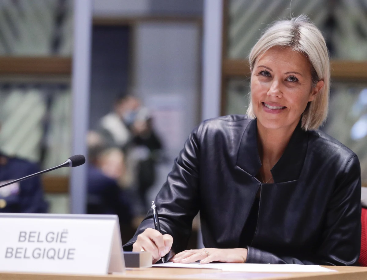 ​Nietypowe życzenia świąteczne belgijskiej minister obrony. Ludivine Dedonder i szef armii admirał Michel Hofman przeprowadzili operację "Boże Narodzenie" w centrum szkolenia komandosów w Marche-les-Dames.