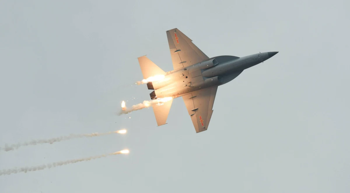 Armia Chin przeprowadziła w przestrzeni powietrznej i na morzu wokół Tajwanu "ćwiczenia uderzeniowe", uzasadniając je "prowokacjami" władz z Tajpej oraz Waszyngtonu - poinformowała agencja Reutera. 