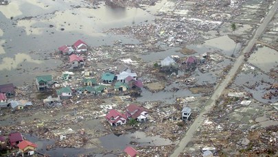 "Czarne i monstrualne fale". 18 lat temu tsunami zaskoczyło wszystkich